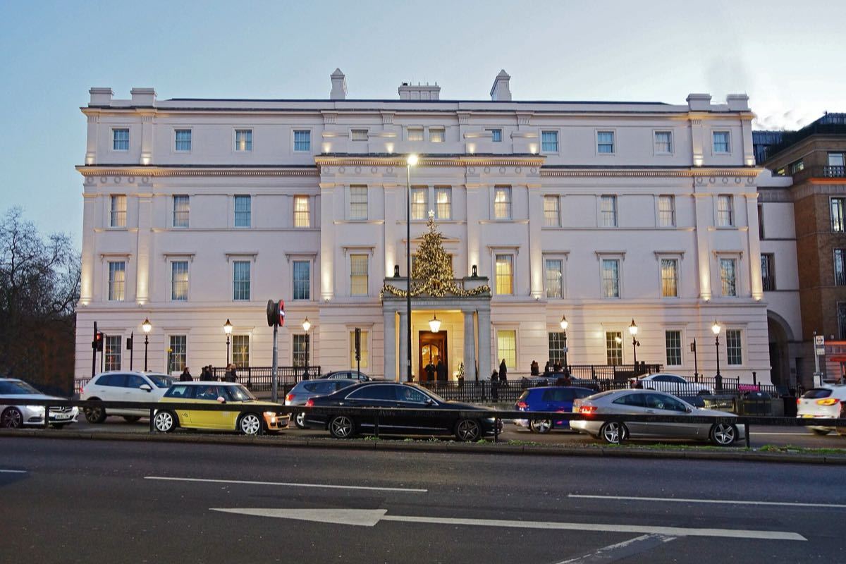 The Lanesborough, a cream stone building at Hyde Park Corner